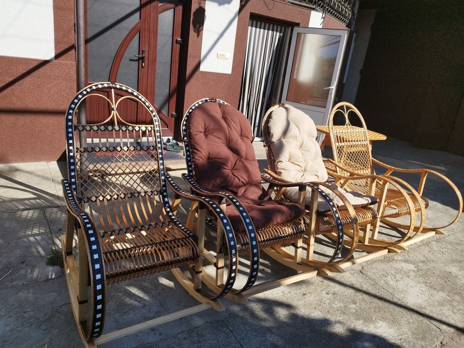 Крісло гойдалка.