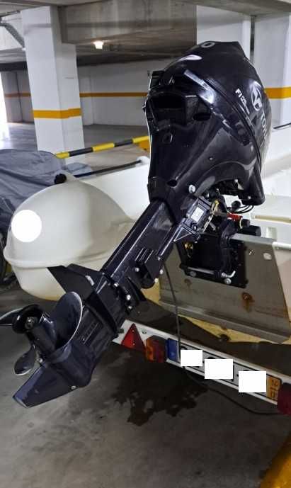Barco a motor Whaly 435 c/ motor Tohatsu 20 CV 4 Tempos