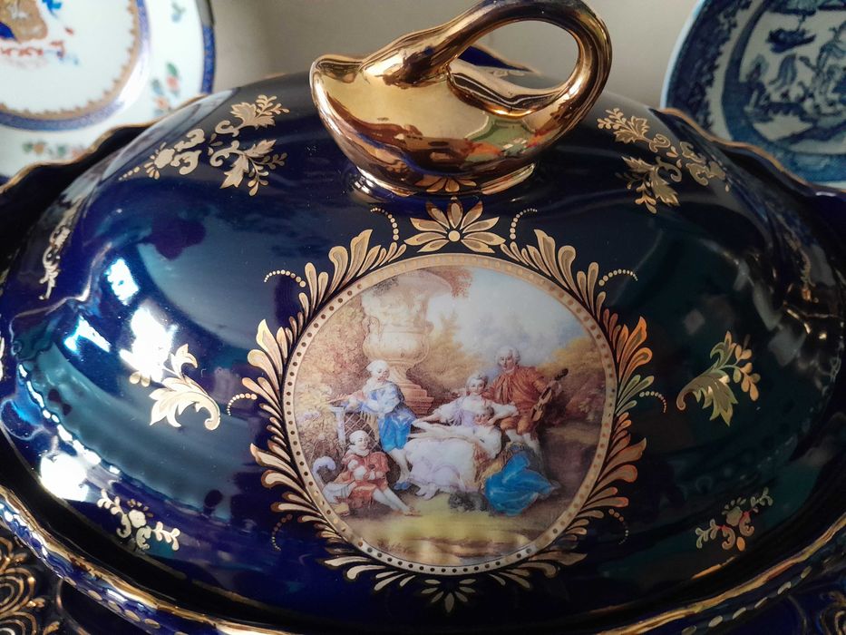 Vendo peca em porcelana,pintado a mao