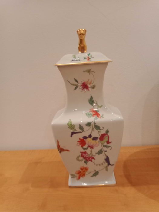 Vaso ou pote oriental da coleção Samatra da Vista Alegre.