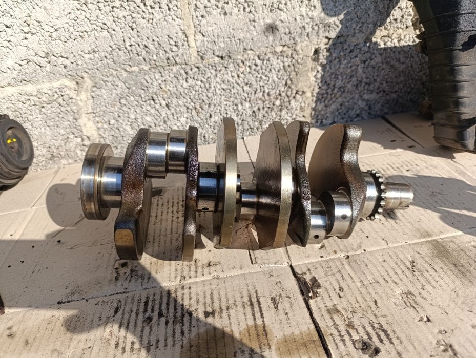 Колінвал коленвал 2.4 V6 Audi A6 c5 A4 B5 B6 Ауді