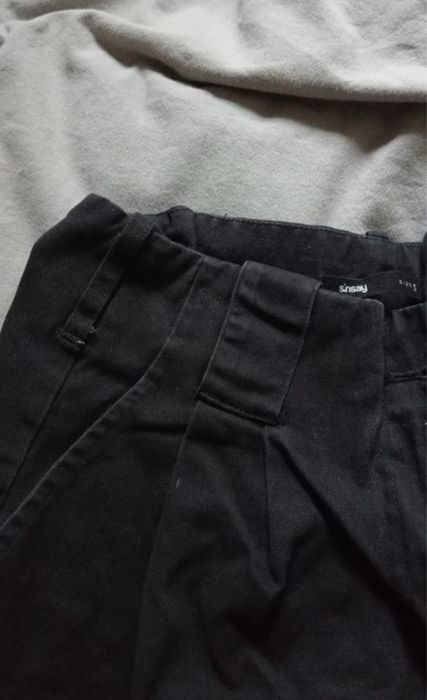 czarne spodnie z wysokim stanem