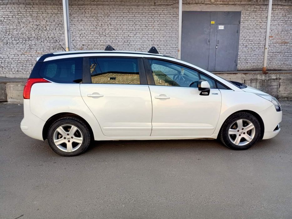 Пежо 5008 2012 рік, 1.6 дизель