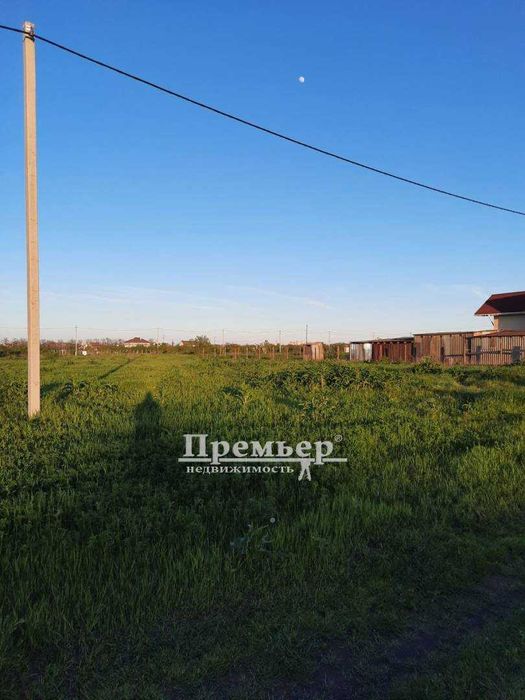 У продажу ділянка правильної форми розташована у с. Молодіжне