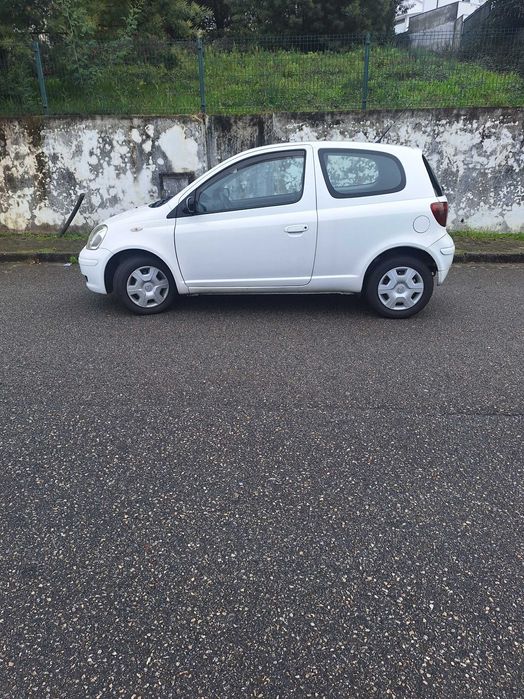 So 220km  yaris em excelente estado de conservação