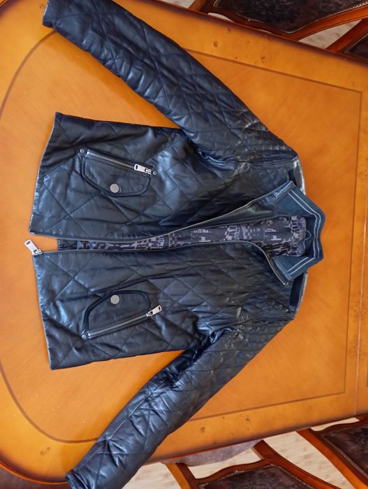 Натуральна шкіряна куртка.