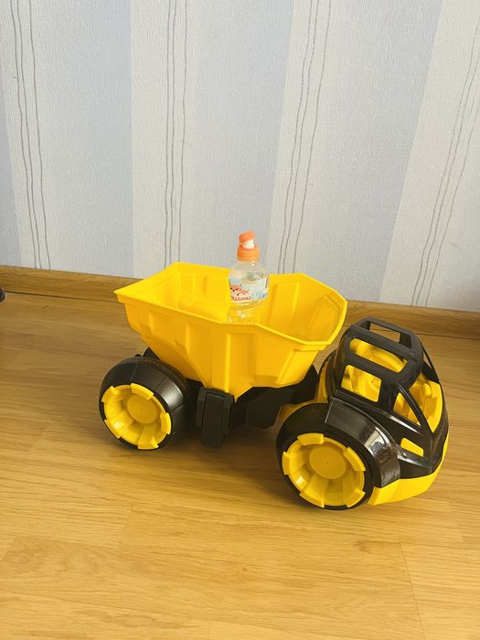 Большой самосвал