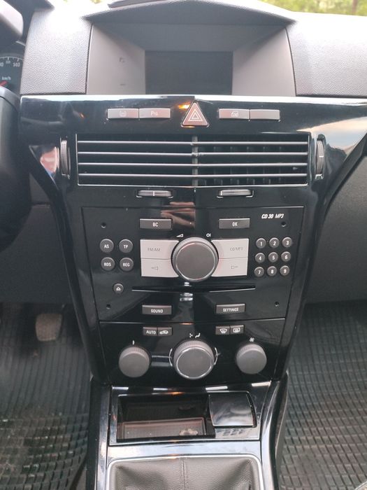 Opel Astra H універсал 1.8