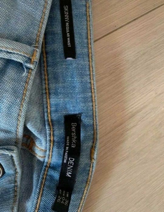 Jeansy rurki Bershka z wysokim stanem