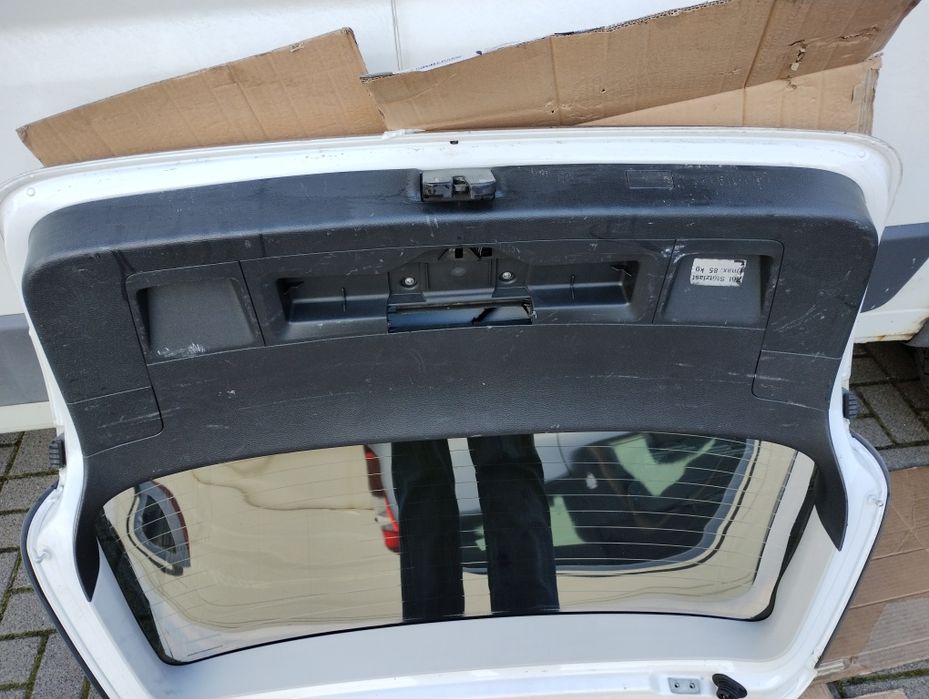 Klapa bagażnika VW Passat B6 Bez korozji biała