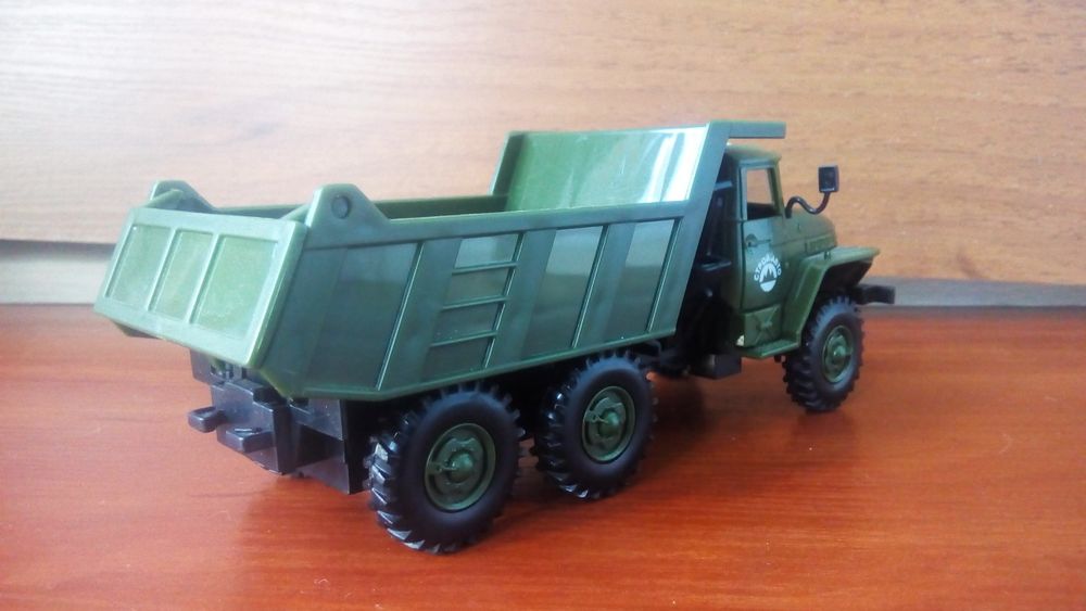 Колекційна модель Урал-4320 Самоскид