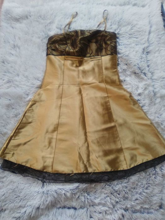 Sukienka rozkloszowana złota s wiązana