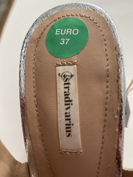 Srebrne damskie na słupku 37 Stradivarius