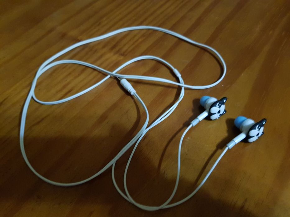 Auriculares novos para criança