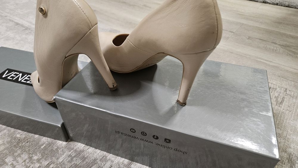 Jasno beżowe buty Venezia czółenka w rozmiarze 38