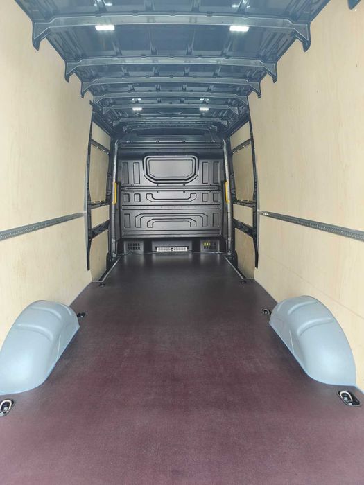 Zabudowa busa auta dostawczego VW Crafter L4H3 --- Zabudowy aut dostawczych wszystkich marek