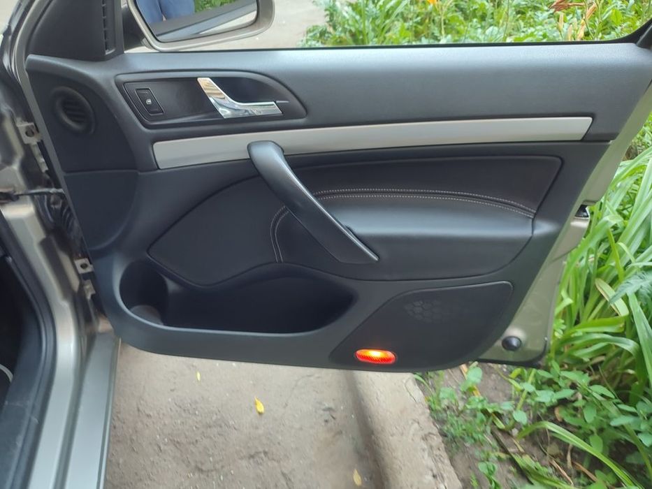 Комплект для перетяжки дверних карт: Октавія А5