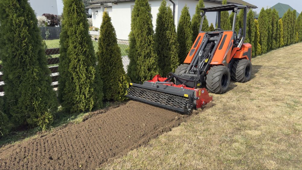 Usługi ładowarką, niwelatorem, glebo. separacyjną, koparką łańcuchową