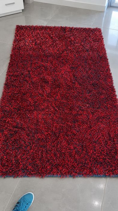 Tapete preto e vermelho