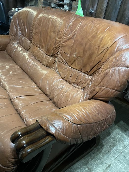 2  sofas de tres lugares em bom estado