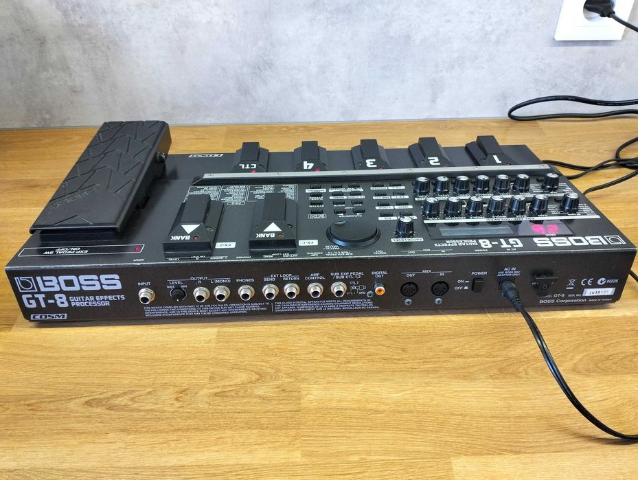 BOSS GT-8 multiefekt procesor gitarowy