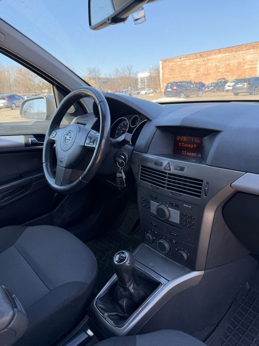 Продам Opel Astra H