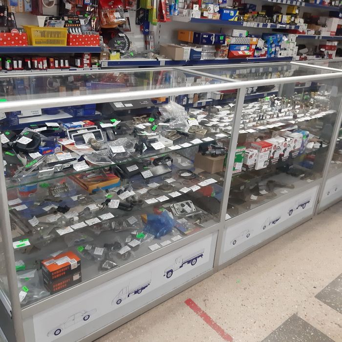 Торгівельні вітрини металеві зі склом