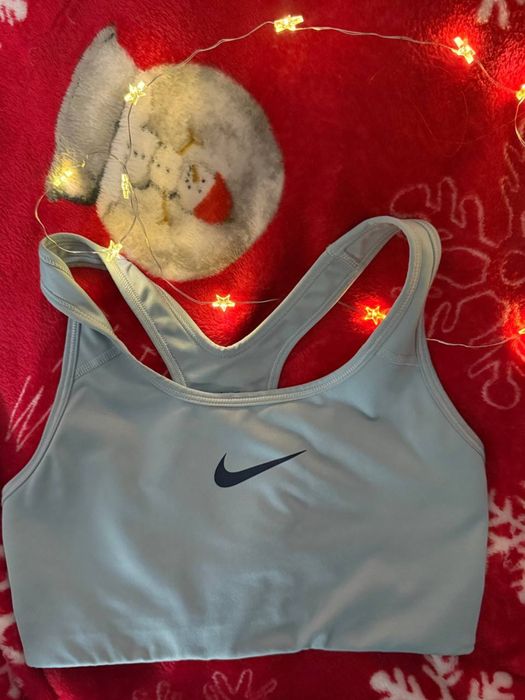 Топ спортивний Nike