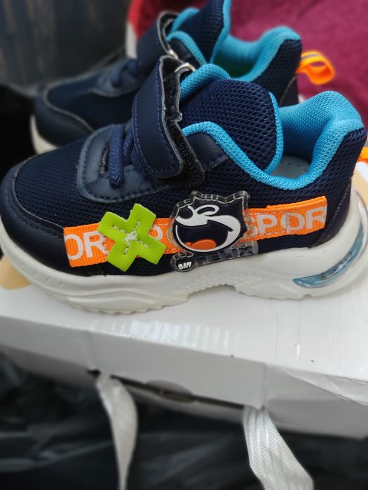 Кросівки на дівчинку