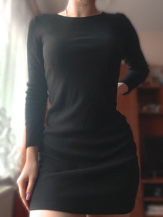 Чорне плаття облягаюче