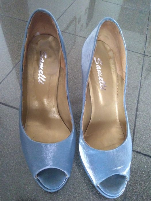 Sapatos forrados a tecido azul