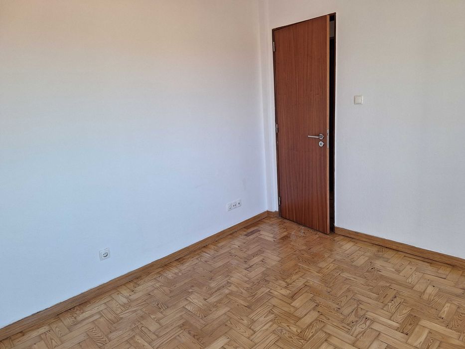 Apartamento T3 perto Centro Comercial Ubbo