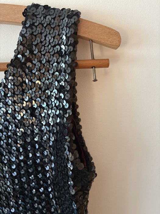 Vestido em lantejolas preto