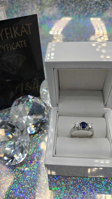 750 Piękny złoty pierścionek z diamentami i szafirem