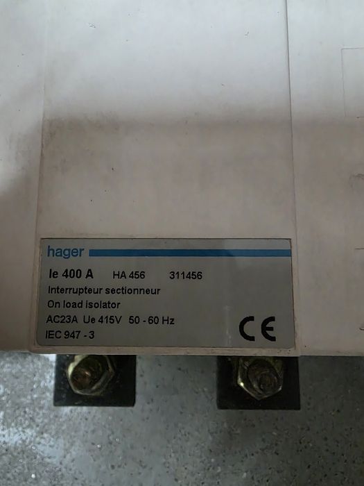 Interruptor seccionador (da marca Hager, modelo de 400A).