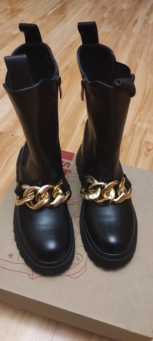 Botki  czarne workery z ozdobnym, złotym łańcuchem. Rozmiar 39