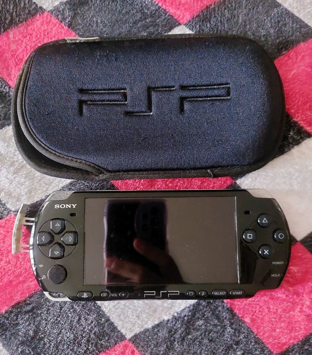PSP 3004 + Jogos; capa e cartão de memória