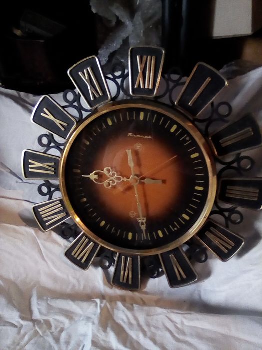 Продається колекція настінних годинників