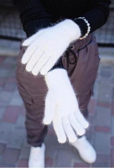 Перчатки зі 100 процентноі ангори. Є кольори