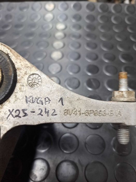 Mocowanie poduszki silnika Ford Kuga Mk1 8V41-6P093-BA