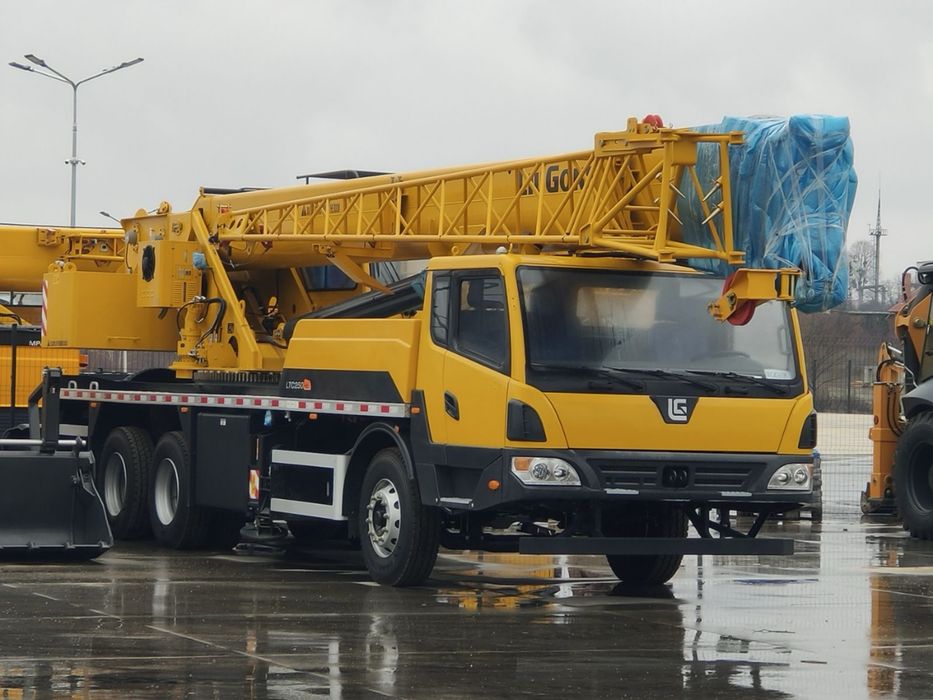 Оренда автокрану 25т, 41+9м (китаєць)