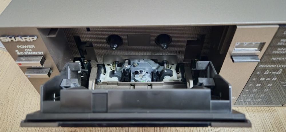 Magnetofon Sharp Rt-107 , 1983 rok