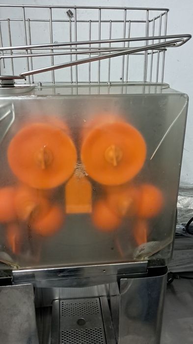 Máquina expremer laranja