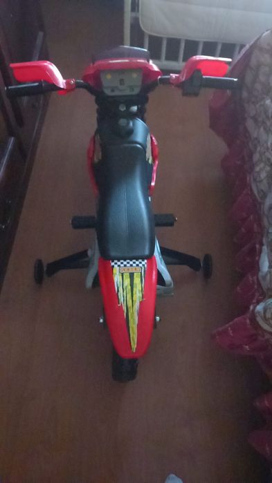 Vendo mota de criança