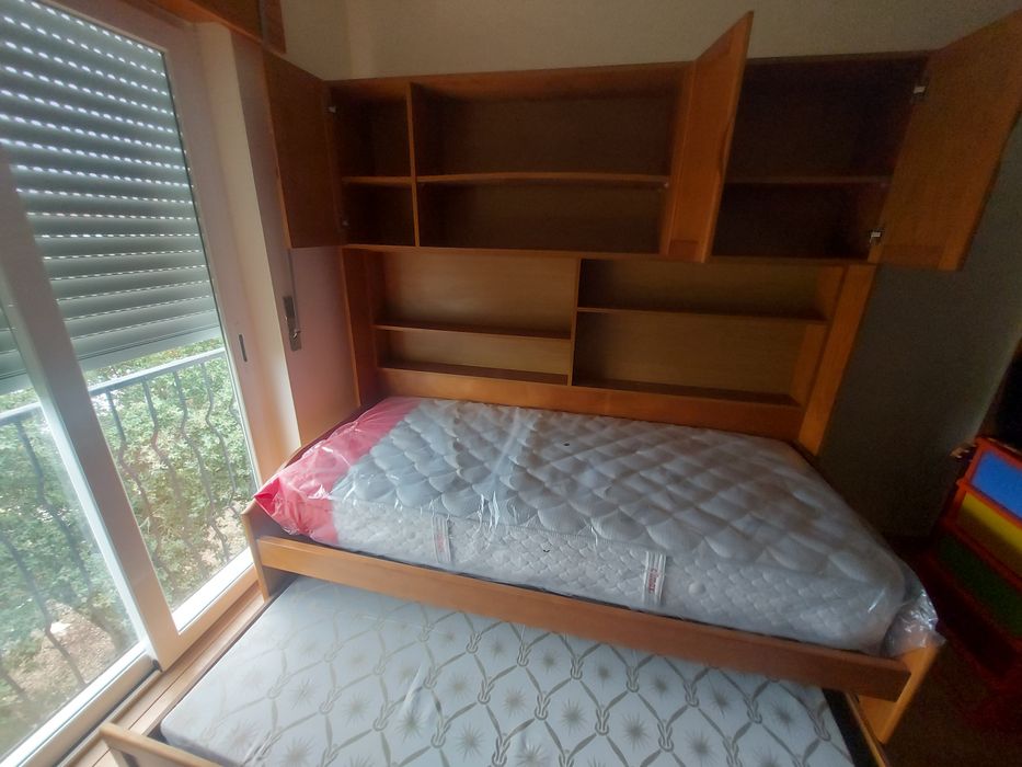 Cama dupla de Solteiro com estúdio