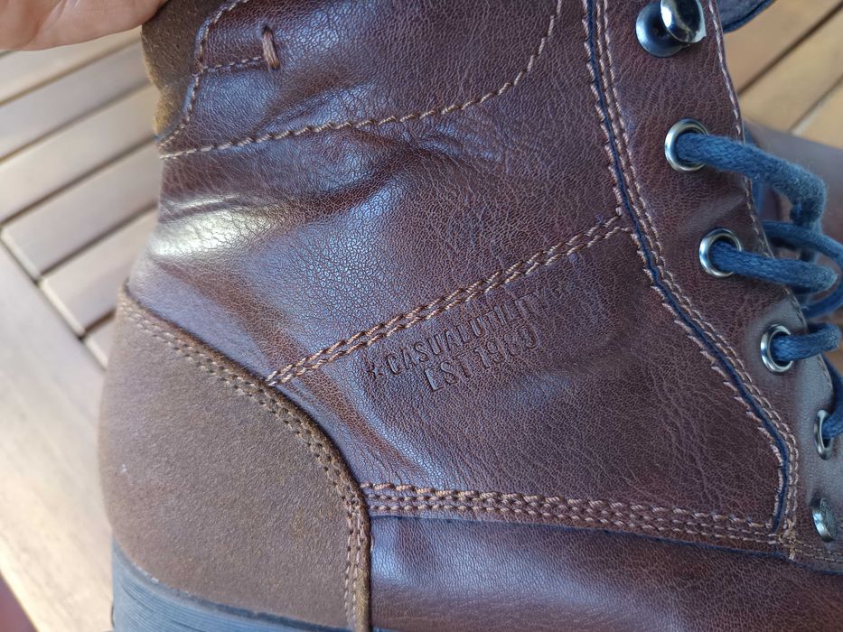 Botas castanhas