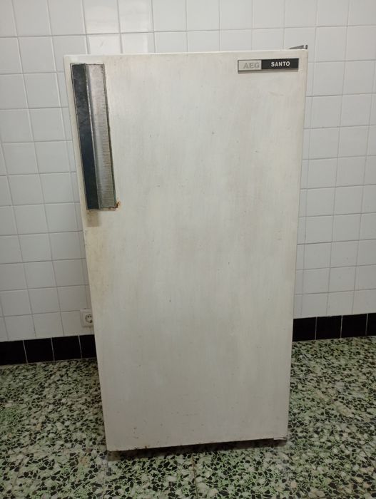 Frigorífico Antigo AEG Santo (A funcionar / Para desimpedir)