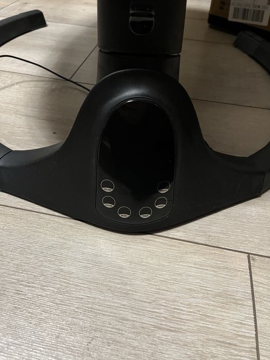 Новий Заколисуючий центр MoMi Kenani Onyx