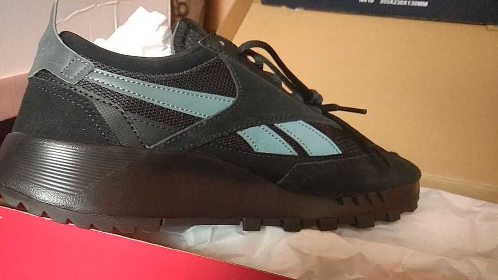 Кроссовки Reebok  срочно!!