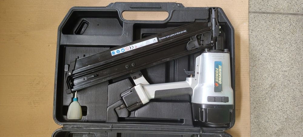 Gwoździarka pneumatyczna DRIVING FORCE 50-90 mm (D-head) + walizka